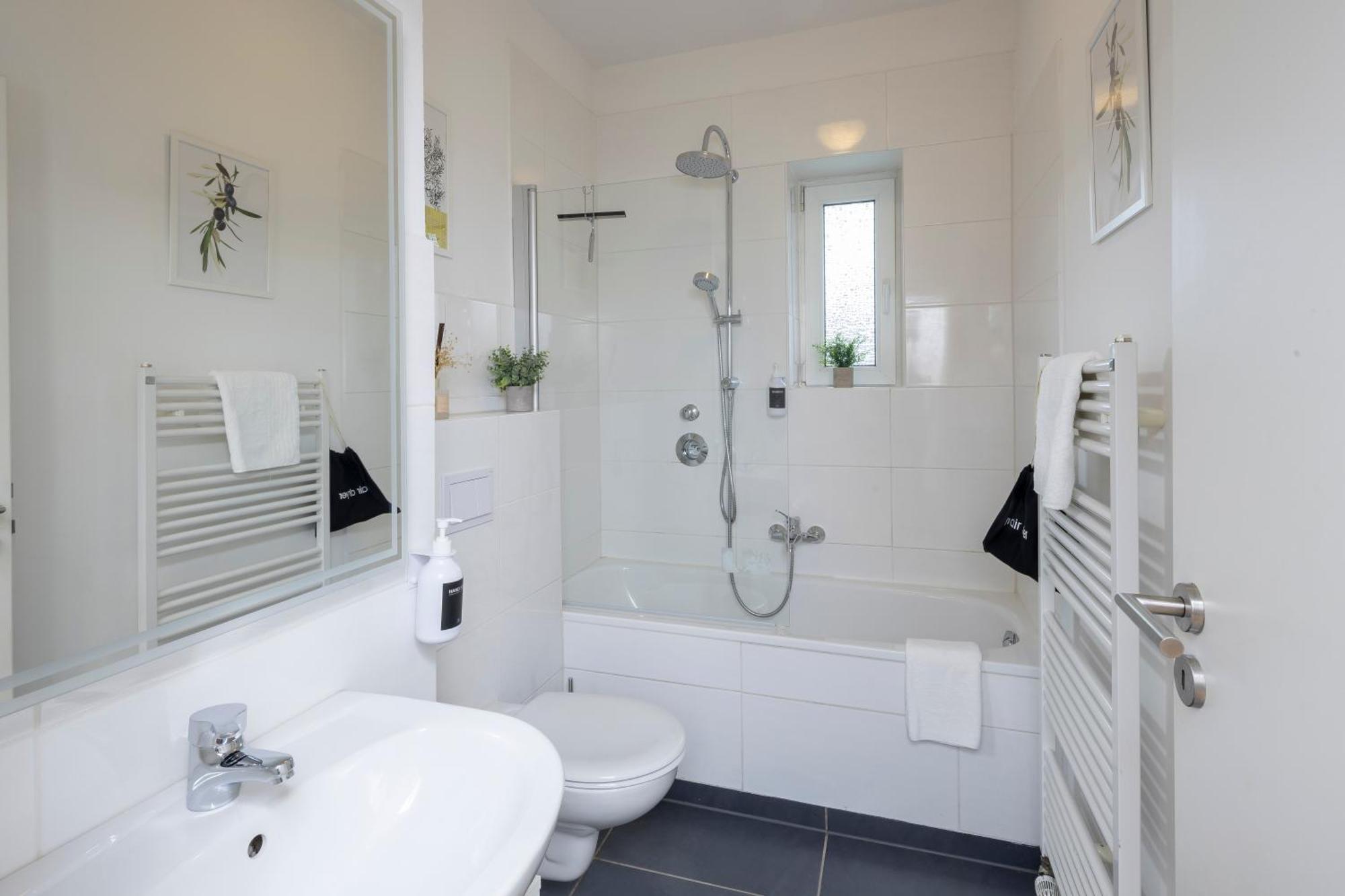 Olive Apartments - 2X Kingsize Betten - Sehr Zentral Leverkusen Eksteriør bilde